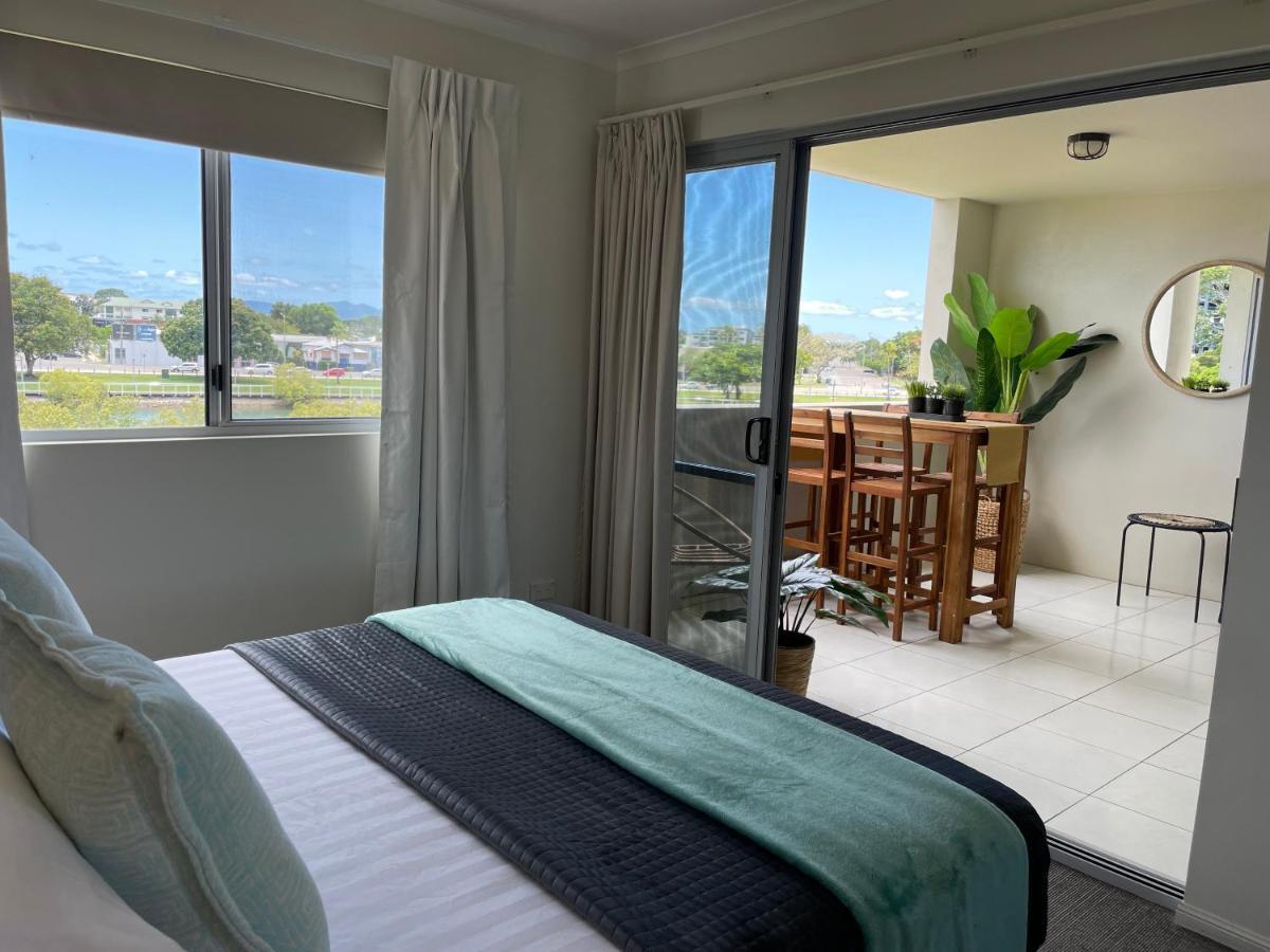 Apartment Stadium On The Riverfront 38 *